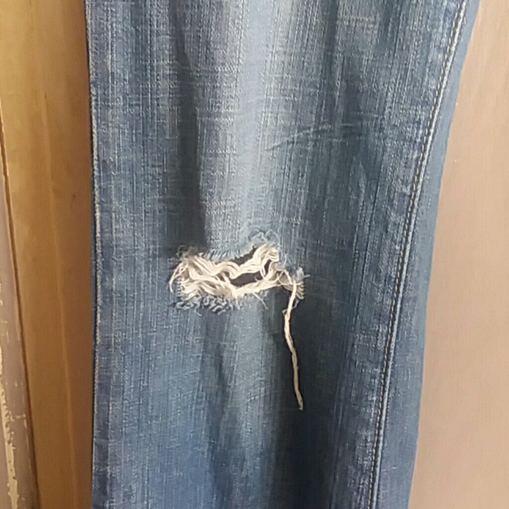American Eagle Favorite Boyfriend Distressed Jeans - Picture 2 of 8